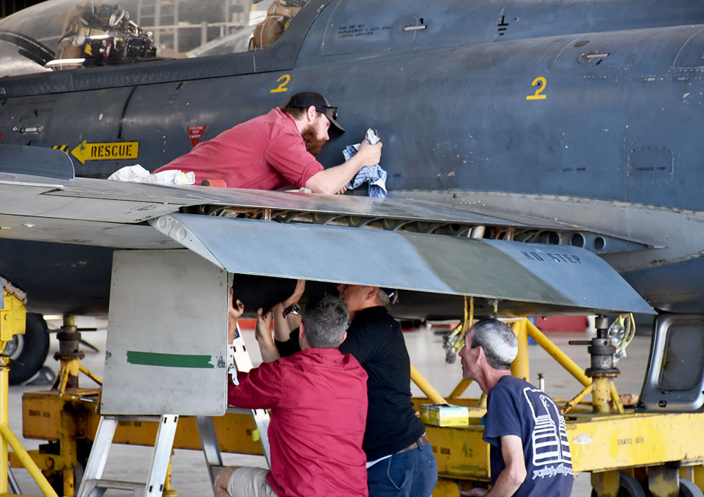 Hunter Fighter Collection volunteers re-assemble Aermacchi MB-326 RAAF A7-047 at Scone NSW