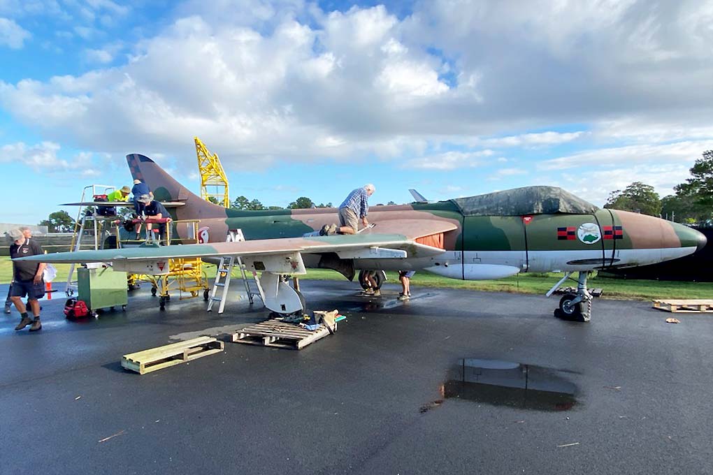 HFC Volunteers dismantle Hawker Hunter at Fighter World NSW