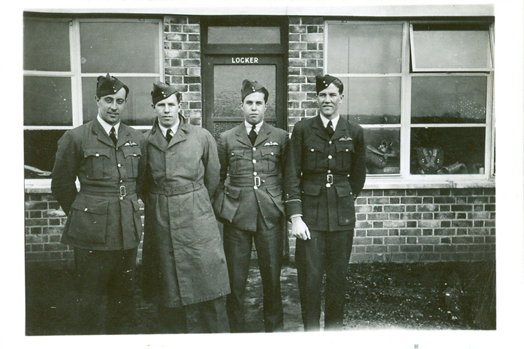 Pilot Officer Pat Hughes (right) at Aldergrove Ireland in 1938 in 64 Squadron RAAF